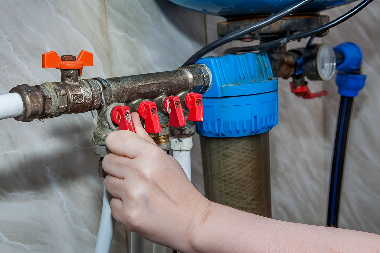 Connecting water pipes during hot water installation