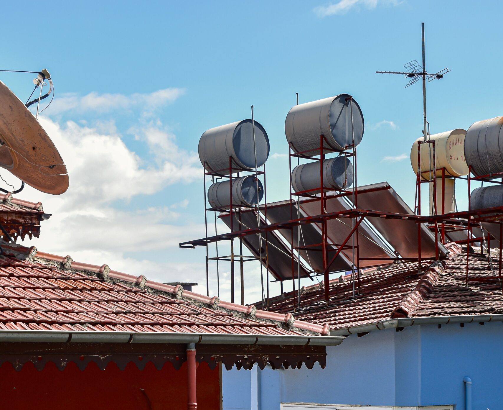 Roof-mounted solar water heating system collecting solar energy for household hot water